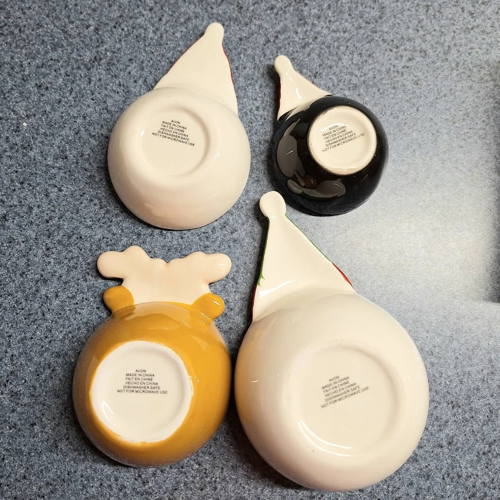 Avon Festive Holiday Ceramic Measuring Cups and Cookie Cutter Bundle, NWT